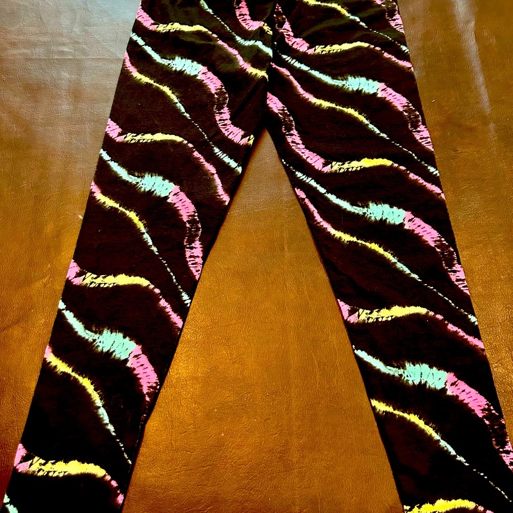SO black legging with tie dye pattern